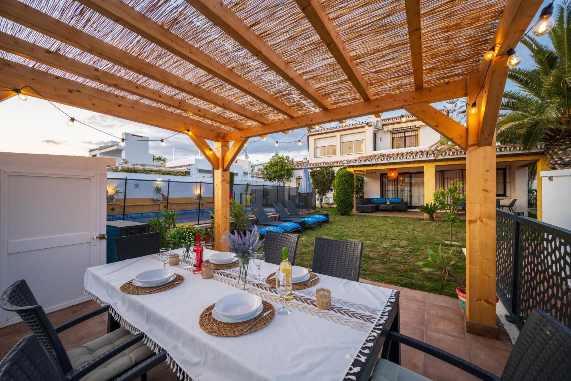 Typical Beach House Las Chapas Playa With Heated Pool Marbella Eksteriør bilde