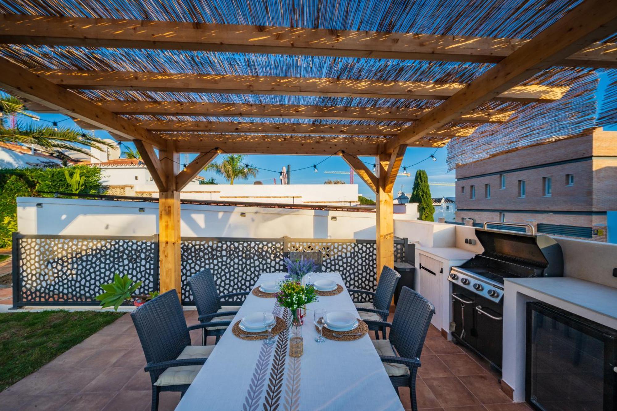 Typical Beach House Las Chapas Playa With Heated Pool Marbella Eksteriør bilde