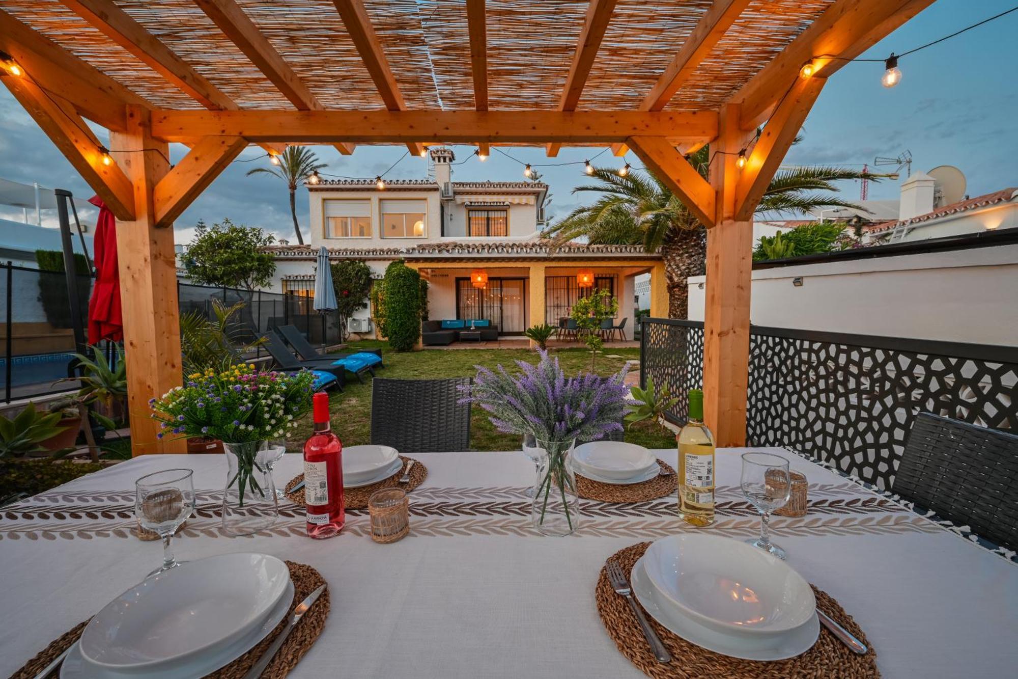 Typical Beach House Las Chapas Playa With Heated Pool Marbella Eksteriør bilde