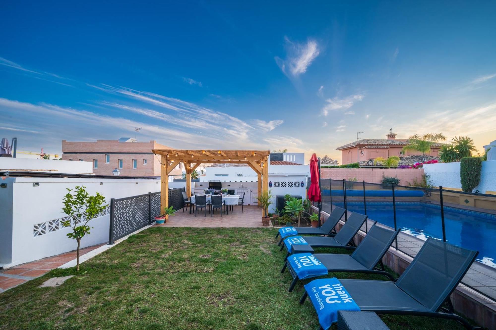 Typical Beach House Las Chapas Playa With Heated Pool Marbella Eksteriør bilde
